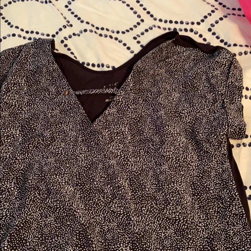 Short sleeved top